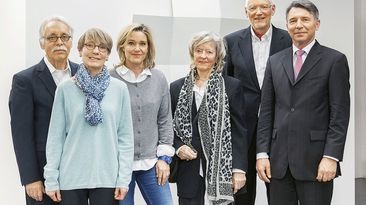 Hans Ruedi Schweizer, 2. von rechts,  dankt der Familie von Andreas Christen und der Annemarie Verna Galerie für die grosse Unterstützung bei der Realisierung dieser Ausstellung.
