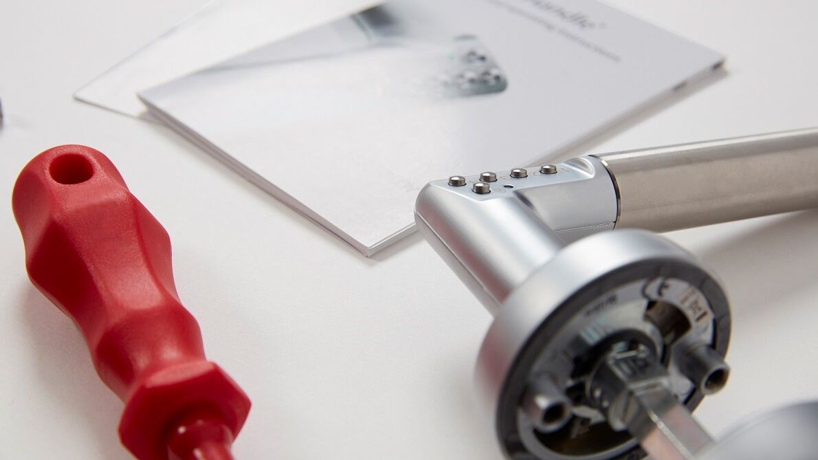 La poignée Code Handle® fonctionne avec une pile et est facile à installer. Pas besoin de câbles ni d’alimentation électrique.