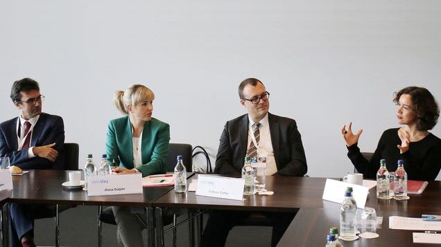 v.l. Prof. Dr. Martin Mesinger; Diana Gutjahr, Nationalrätin; Andreas Steffes, Stahlpromotion Schweiz; Judit Solt, Chefredaktorin TEC 21