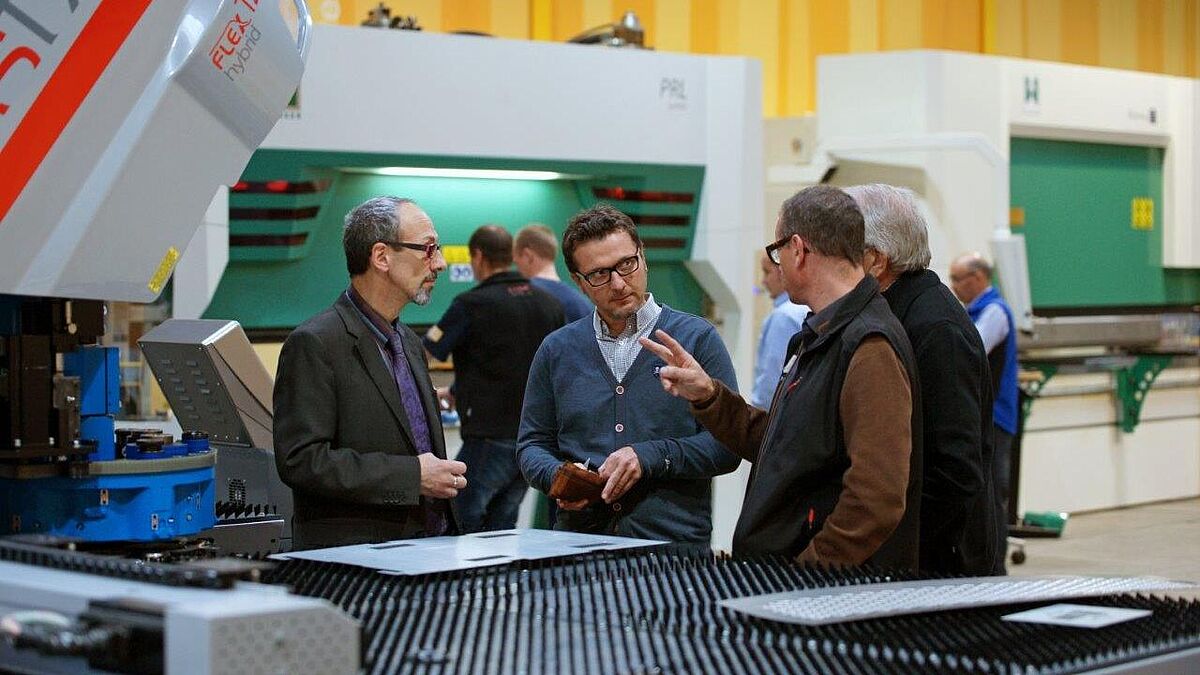 Vom 19.-27. April 2018 findet im Zentrum für profitable Blechbearbeitung in Tägerwilen ein Spezial-Workshop zur Digitalisierung und kompletten Blechbearbeitung statt.