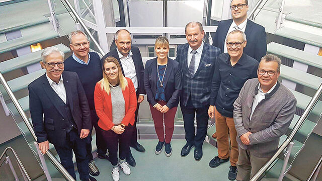 En février, la représentation commune a été décidée lors de la réunion de constitution de metal.suisse: d.g.à.d. Marc Harzenmoser (SVS), Patrick Fus (Metaltec Suisse), Myriam Spinnler (SZS), Stephan Grau (SZS), Diana Gutjahr (Stahlpromotion Schweiz), Hans Peter Wetter (Stahlpromotion Schweiz), Andreas Steffes (SSHV), Artho Marquart (Metaltec Suisse), Reto Zuber (SSHV). Absent sur la photo: Markus Stebler (SZFF) et Fabio Rea (SZFF).