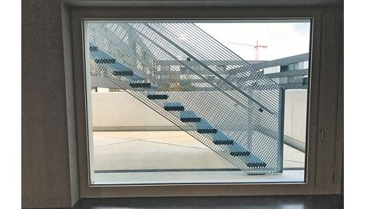 Treppenwangen aus Gitterrosten
